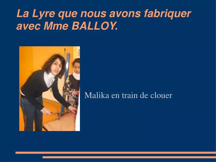 malika en train de clouer