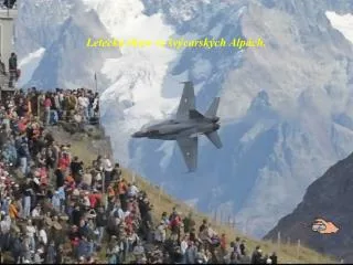 Letecká show ve švýcarských Alpách .